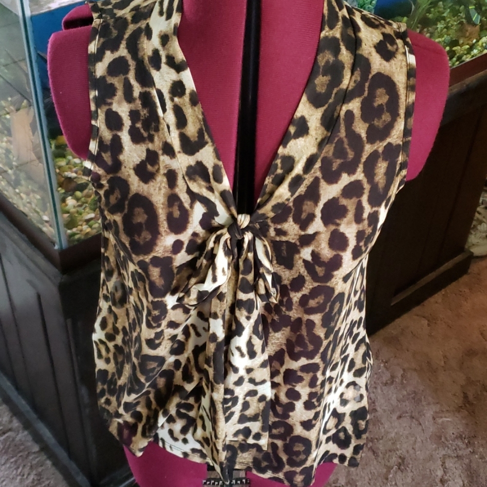 Ember leopard top m
